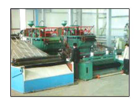 土工固土網(wǎng)墊生產(chǎn)線1