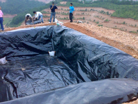 蓄水池鋪設(shè)防滲膜