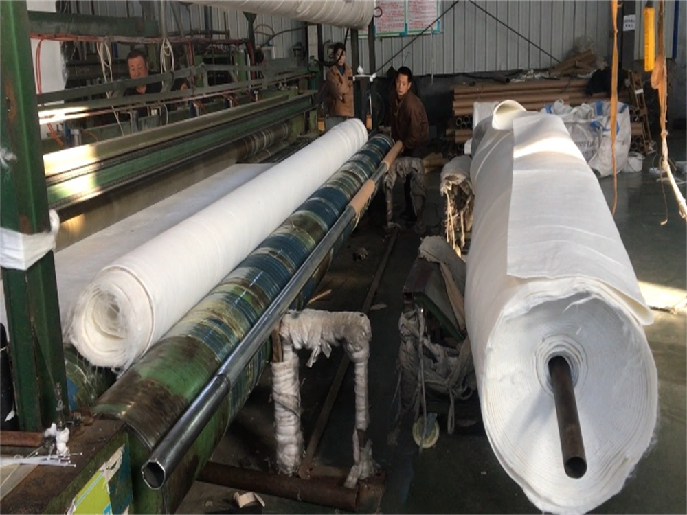 山東鑫宇土工材料工程有限公司長絲土工布生產(chǎn)線.jpg